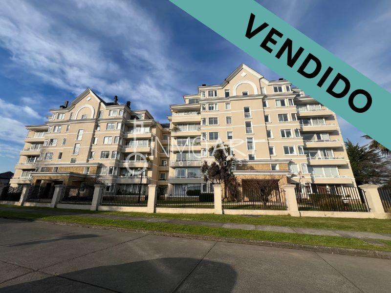 VENDIDO gran departamento en edificio Townhouse